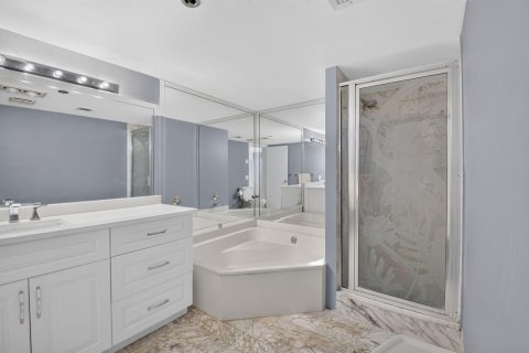 Condo in Boca Raton, Florida, 2 bedrooms № 2402485 - photo 21