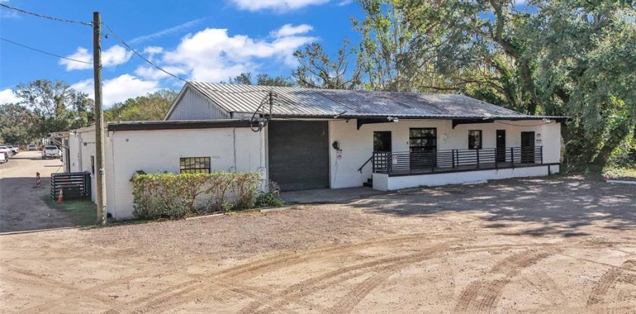 Propiedad comercial en Dover, Florida 620.59 m2 № 1561497