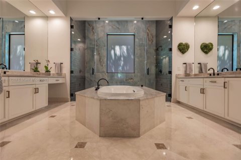 Casa en venta en Davie, Florida, 5 dormitorios, 363.25 m2 № 1927862 - foto 18