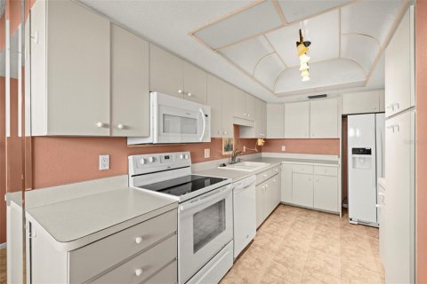 Condo in Saint Pete Beach, Florida, 2 bedrooms  № 1777141 - photo 11
