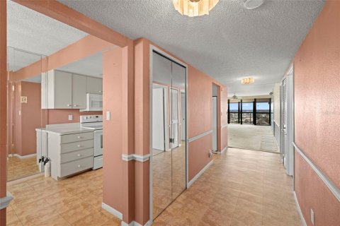 Condo in Saint Pete Beach, Florida, 2 bedrooms  № 1777141 - photo 2