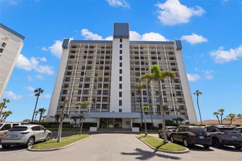 Condo in Saint Pete Beach, Florida, 2 bedrooms  № 1777141 - photo 1