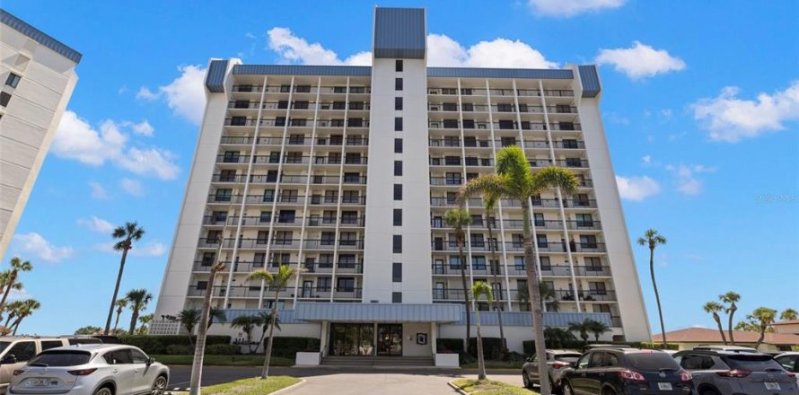 Condo in Saint Pete Beach, Florida, 2 bedrooms  № 1777141