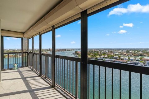 Condo in Saint Pete Beach, Florida, 2 bedrooms  № 1777141 - photo 30