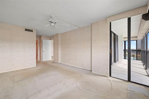 Condo in Saint Pete Beach, Florida, 2 bedrooms  № 1777141 - photo 18