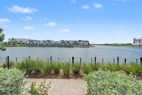Adosado en venta en Tampa, Florida, 4 dormitorios, 260.5 m2 № 2267535 - foto 7