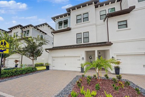 Townhouse in Tampa, Florida 4 bedrooms, 260.5 sq.m. № 2267535