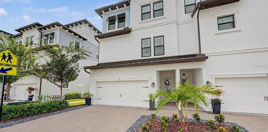 Adosado en Tampa, Florida 4 dormitorios, 260.5 m2 № 2267535