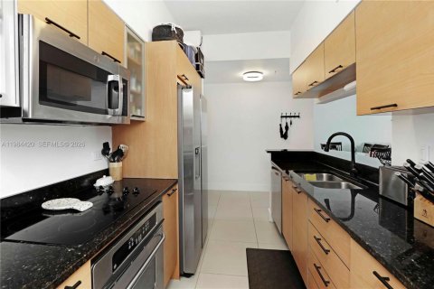 Condo in Miami, Florida, 2 bedrooms  № 2045696 - photo 26