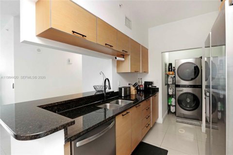 Condo in Miami, Florida, 2 bedrooms  № 2045696 - photo 21