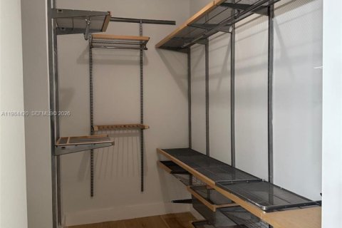 Condo in Miami, Florida, 2 bedrooms  № 2045696 - photo 30