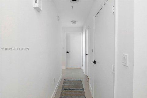 Condo in Miami, Florida, 2 bedrooms  № 2045696 - photo 27