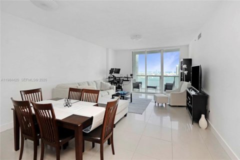 Condo in Miami, Florida, 2 bedrooms  № 2045696 - photo 11