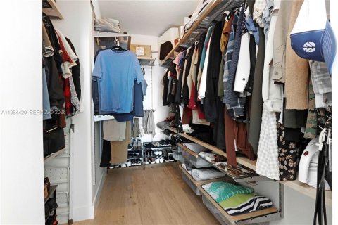 Condo in Miami, Florida, 2 bedrooms  № 2045696 - photo 29