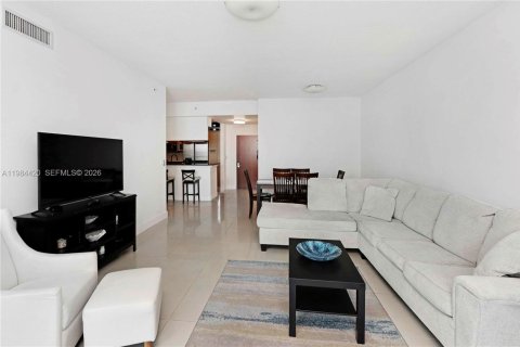 Condo in Miami, Florida, 2 bedrooms  № 2045696 - photo 14