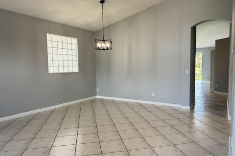 Casa en alquiler en Lake Worth, Florida, 3 dormitorios, 169.83 m2 № 2271290 - foto 4