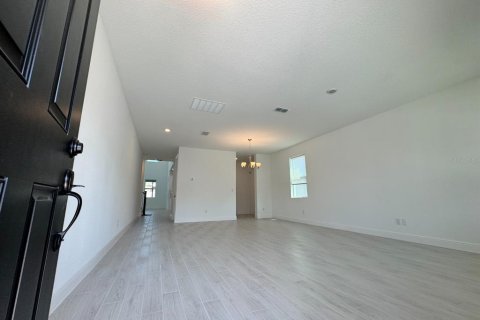 House in Minneola, Florida 4 bedrooms, 292.08 sq.m. № 2205077 - photo 20