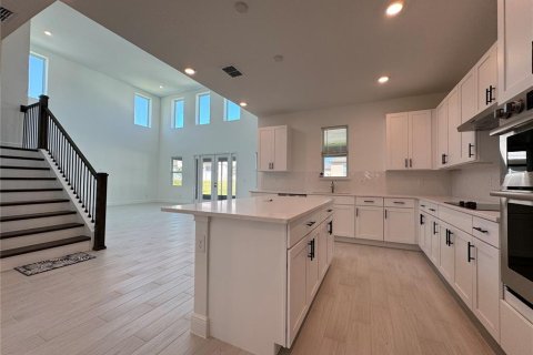 House in Minneola, Florida 4 bedrooms, 292.08 sq.m. № 2205077 - photo 9