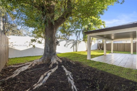 Villa ou maison à vendre à Miami, Floride: 4 chambres, 197.32 m2 № 2009904 - photo 25