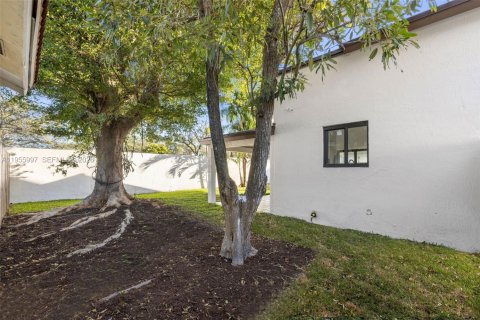 Villa ou maison à vendre à Miami, Floride: 4 chambres, 197.32 m2 № 2009904 - photo 6