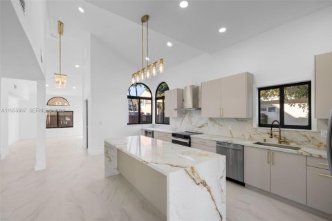 Villa ou maison à vendre à Miami, Floride: 4 chambres, 197.32 m2 № 2009904 - photo 9