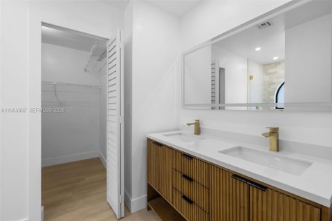 Villa ou maison à vendre à Miami, Floride: 4 chambres, 197.32 m2 № 2009904 - photo 16