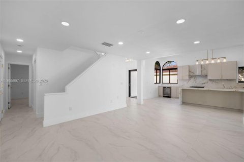 Villa ou maison à vendre à Miami, Floride: 4 chambres, 197.32 m2 № 2009904 - photo 12