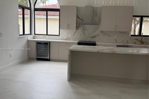 House in Miami, Florida 4 bedrooms, 197.32 sq.m. № 2009904 - photo 4