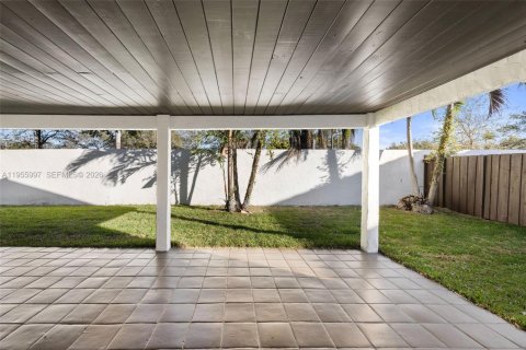Villa ou maison à vendre à Miami, Floride: 4 chambres, 197.32 m2 № 2009904 - photo 28