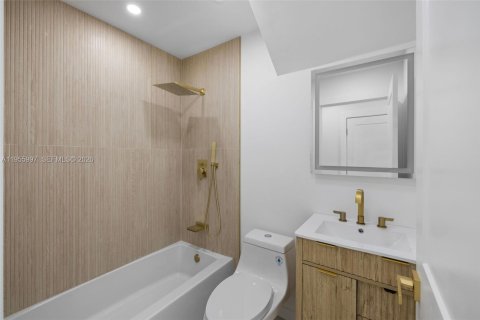 Villa ou maison à vendre à Miami, Floride: 4 chambres, 197.32 m2 № 2009904 - photo 13