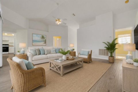 House in Port Richey, Florida 3 bedrooms, 151.99 sq.m. № 2211151 - photo 11