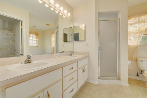 House in Port Richey, Florida 3 bedrooms, 151.99 sq.m. № 2211151 - photo 23