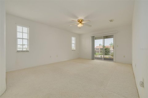 House in Port Richey, Florida 3 bedrooms, 151.99 sq.m. № 2211151 - photo 22