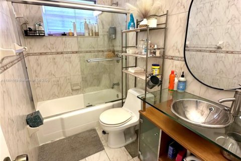 Купить виллу или дом в Майами, Флорида 3 спальни, 146.69м2, № 2061516 - фото 6