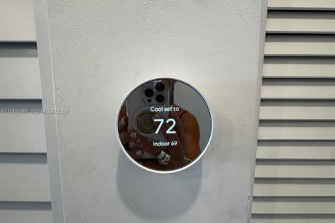 Condo in Miami, Florida, 1 bedroom  № 2026952 - photo 18