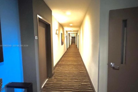 Condo in Miami, Florida, 1 bedroom  № 2026952 - photo 13