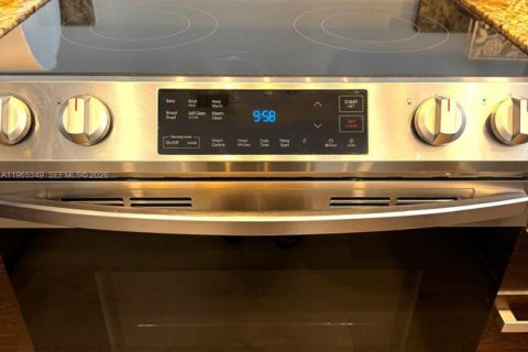 Condo in Miami, Florida, 1 bedroom  № 2026952 - photo 25