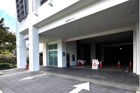 Condo in Miami, Florida, 1 bedroom  № 2026952 - photo 8
