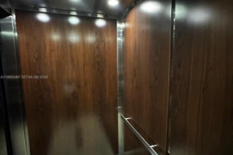 Condo in Miami, Florida, 1 bedroom  № 2026952 - photo 12