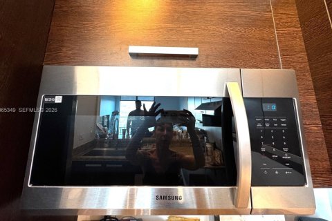 Condo in Miami, Florida, 1 bedroom  № 2026952 - photo 27