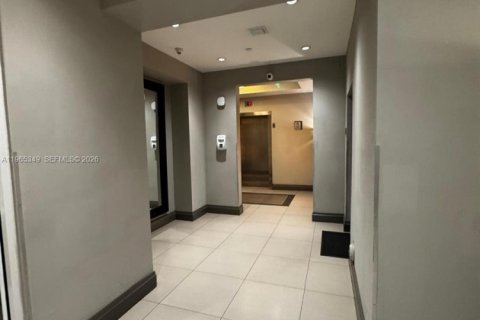 Condo in Miami, Florida, 1 bedroom  № 2026952 - photo 15