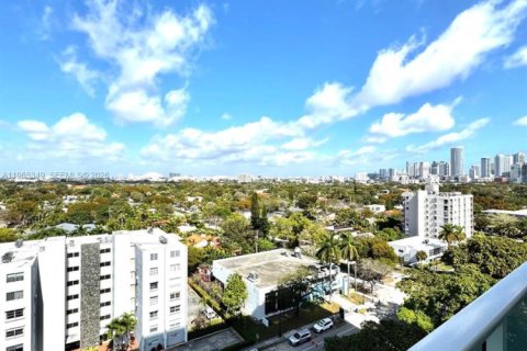 Condo in Miami, Florida, 1 bedroom  № 2026952 - photo 21