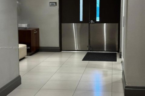 Condo in Miami, Florida, 1 bedroom  № 2026952 - photo 11