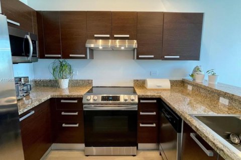 Condo in Miami, Florida, 1 bedroom  № 2026952 - photo 6