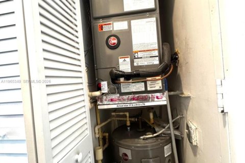 Condo in Miami, Florida, 1 bedroom  № 2026952 - photo 19