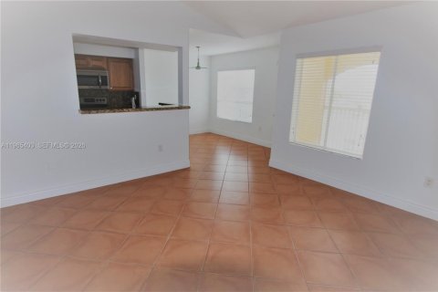 Condo in Oakland Park, Florida, 1 bedroom № 2031400 - photo 4