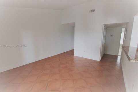 Condo in Oakland Park, Florida, 1 bedroom № 2031400 - photo 2