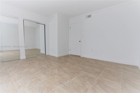 Condo in Oakland Park, Florida, 1 bedroom № 2031400 - photo 11
