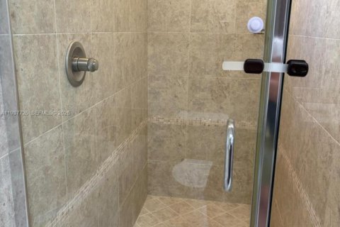 Condo in Sunrise, Florida, 2 bedrooms  № 1995739 - photo 16