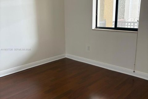 Condo in Sunrise, Florida, 2 bedrooms  № 1995739 - photo 13